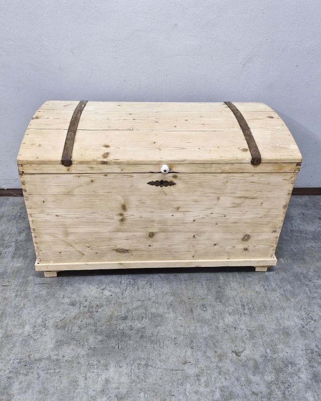 #antyki #starykufer #kuferdrewniany #meblezduszą #vintagehome #oldfurniture #dolnyslask #drewnonaturalne #rusticdecor #interiorinspiration #antiquefurniture #slowdesign