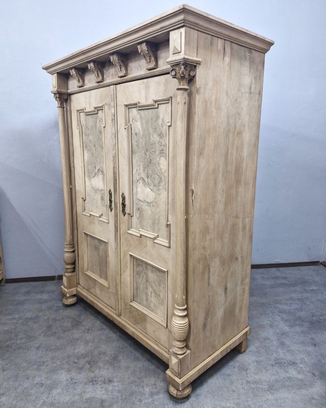 #szafa #orzech #eklektyzm #antyki #dolnyśląsk #meblezduszą #naturalnedrewno #wnętrzazklimatem #vintage #unikat