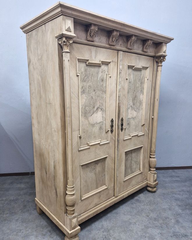 #szafa #orzech #eklektyzm #antyki #dolnyśląsk #meblezduszą #naturalnedrewno #wnętrzazklimatem #vintage #unikat