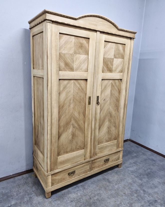 #antyki #antyk #antiquefurniture #staremble #meblezduszą #szafadębowa #szafaludwikowska #ludwikowski #dębowemeble #drewnianemeble #naturalnedrewno #oldfurniture #vintagefurniture #vintagehome #interiorvintage #antykidodomu #unikatowemeble #meblezcharaktere