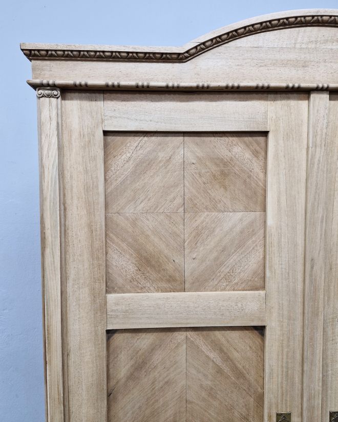 #antyki #antyk #antiquefurniture #staremble #meblezduszą #szafadębowa #szafaludwikowska #ludwikowski #dębowemeble #drewnianemeble #naturalnedrewno #oldfurniture #vintagefurniture #vintagehome #interiorvintage #antykidodomu #unikatowemeble #meblezcharaktere