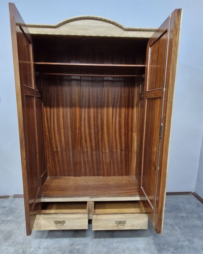#antyki #antyk #antiquefurniture #staremble #meblezduszą #szafadębowa #szafaludwikowska #ludwikowski #dębowemeble #drewnianemeble #naturalnedrewno #oldfurniture #vintagefurniture #vintagehome #interiorvintage #antykidodomu #unikatowemeble #meblezcharaktere