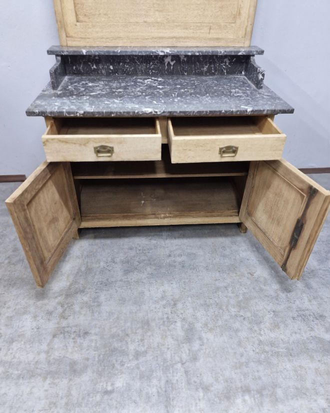 #antyk #mebledębowe #komodadębowa #szafkałazienkowa #retrołazienka #marmur #meblezodzysku #renowacja #inkrustacja #lustrokryształowe #Świdnica #dolnyśląsk #wnętrza #glamour #loftstyle #umywalkanablatowa #toaletka