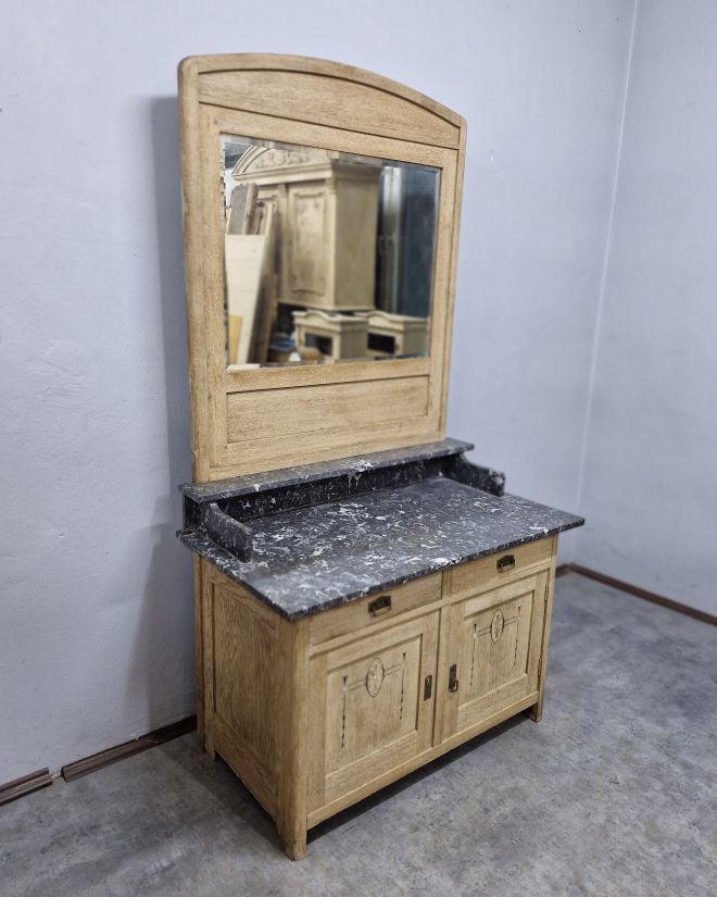 #antyk #mebledębowe #komodadębowa #szafkałazienkowa #retrołazienka #marmur #meblezodzysku #renowacja #inkrustacja #lustrokryształowe #Świdnica #dolnyśląsk #wnętrza #glamour #loftstyle #umywalkanablatowa #toaletka