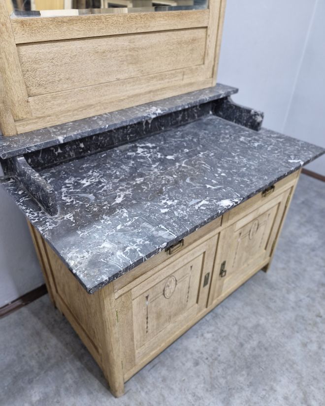 #antyk #mebledębowe #komodadębowa #szafkałazienkowa #retrołazienka #marmur #meblezodzysku #renowacja #inkrustacja #lustrokryształowe #Świdnica #dolnyśląsk #wnętrza #glamour #loftstyle #umywalkanablatowa #toaletka