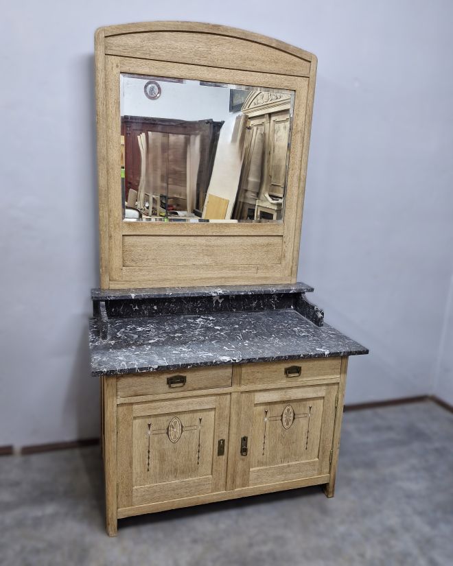 #antyk #mebledębowe #komodadębowa #szafkałazienkowa #retrołazienka #marmur #meblezodzysku #renowacja #inkrustacja #lustrokryształowe #Świdnica #dolnyśląsk #wnętrza #glamour #loftstyle #umywalkanablatowa #toaletka