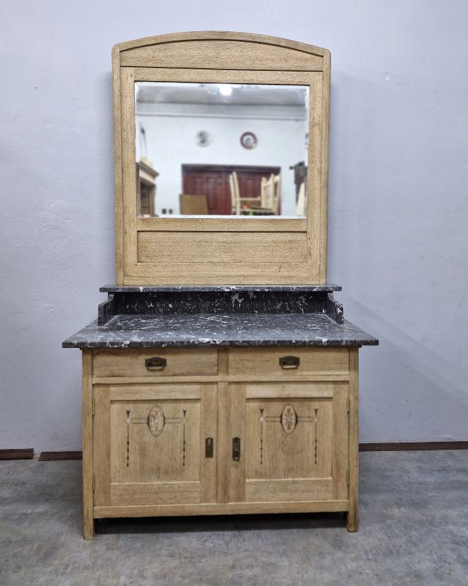 #antyk #mebledębowe #komodadębowa #szafkałazienkowa #retrołazienka #marmur #meblezodzysku #renowacja #inkrustacja #lustrokryształowe #Świdnica #dolnyśląsk #wnętrza #glamour #loftstyle #umywalkanablatowa #toaletka