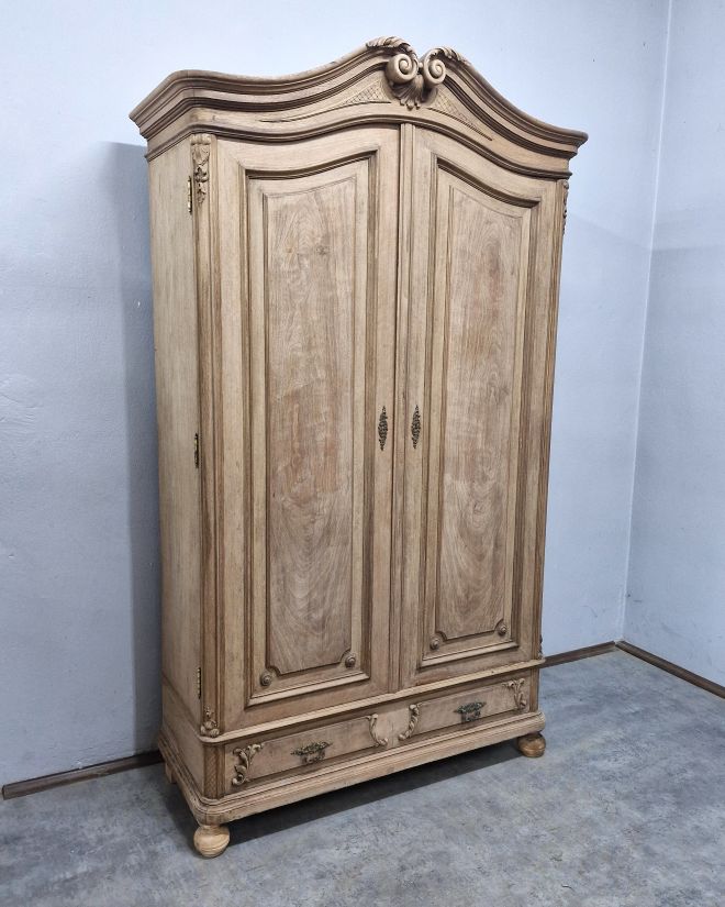 #antyki #mebleantyczne #antiquefurniture #vintagehome #wnetrzazklasa #stylklasyczny #staredrewno #mebledrewniane #unikatowemeble #rustykalnie #homedecor #interiorinspo #polskiewnetrza #dolnyslask #oldfurniture #vintagestyle #timelessdesign #szafa #dekoracj