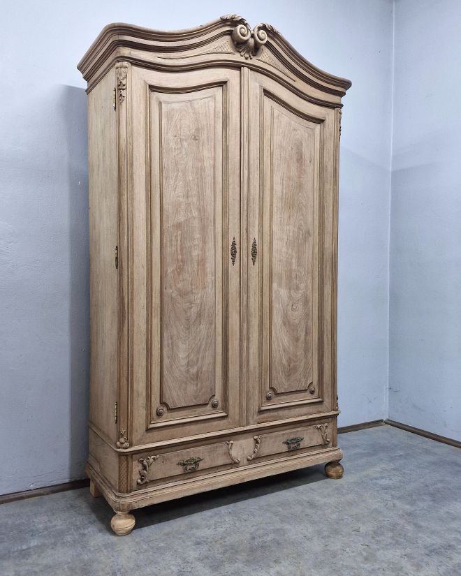 #antyki #mebleantyczne #antiquefurniture #vintagehome #wnetrzazklasa #stylklasyczny #staredrewno #mebledrewniane #unikatowemeble #rustykalnie #homedecor #interiorinspo #polskiewnetrza #dolnyslask #oldfurniture #vintagestyle #timelessdesign #szafa #dekoracj
