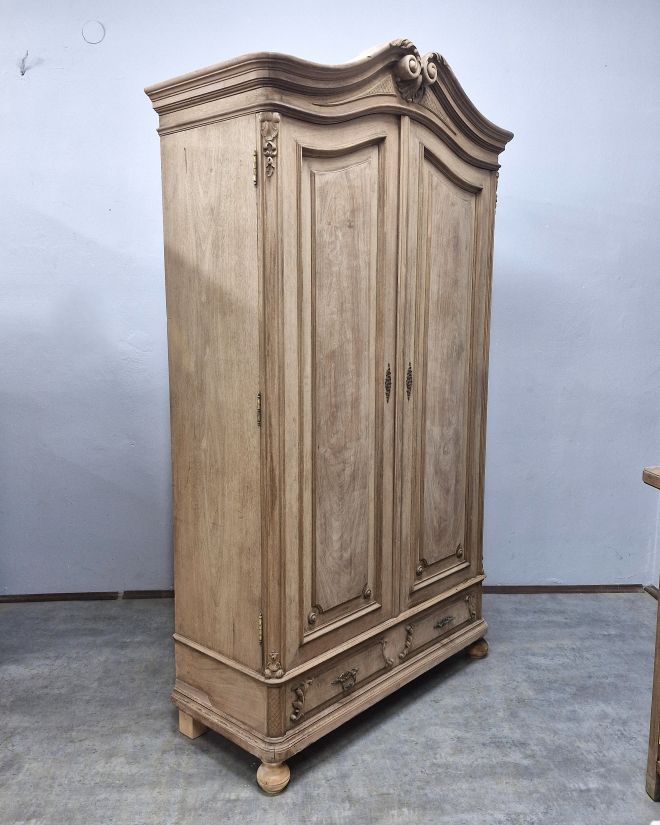 #antyki #mebleantyczne #antiquefurniture #vintagehome #wnetrzazklasa #stylklasyczny #staredrewno #mebledrewniane #unikatowemeble #rustykalnie #homedecor #interiorinspo #polskiewnetrza #dolnyslask #oldfurniture #vintagestyle #timelessdesign #szafa #dekoracj