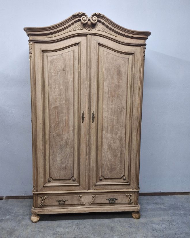#antyki #mebleantyczne #antiquefurniture #vintagehome #wnetrzazklasa #stylklasyczny #staredrewno #mebledrewniane #unikatowemeble #rustykalnie #homedecor #interiorinspo #polskiewnetrza #dolnyslask #oldfurniture #vintagestyle #timelessdesign #szafa #dekoracj