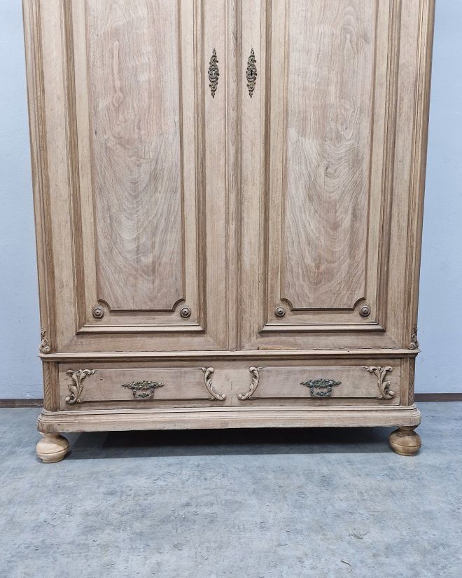 #antyki #mebleantyczne #antiquefurniture #vintagehome #wnetrzazklasa #stylklasyczny #staredrewno #mebledrewniane #unikatowemeble #rustykalnie #homedecor #interiorinspo #polskiewnetrza #dolnyslask #oldfurniture #vintagestyle #timelessdesign #szafa #dekoracj