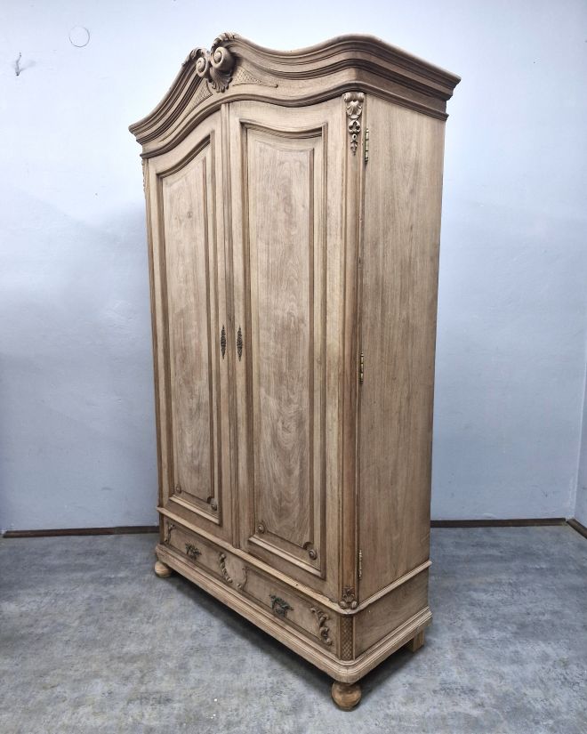 #antyki #mebleantyczne #antiquefurniture #vintagehome #wnetrzazklasa #stylklasyczny #staredrewno #mebledrewniane #unikatowemeble #rustykalnie #homedecor #interiorinspo #polskiewnetrza #dolnyslask #oldfurniture #vintagestyle #timelessdesign #szafa #dekoracj