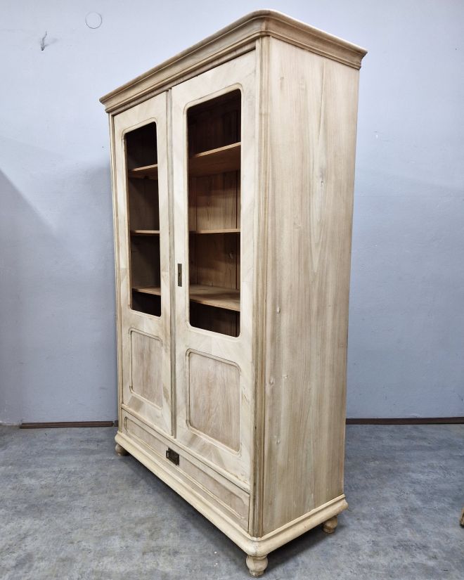 #antyki #bibliotekaantyczna #mebleantyczne #biblioteka #witrynaantyczna #orzech #meblevintage #drewnianabiblioteka #staremeble #stylrustykalny #wnętrzazduszą #renowacjamebli #karkonosze #vintagehome #unikatowemeble