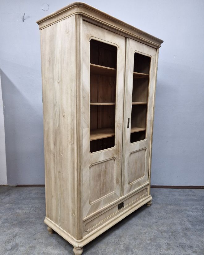 #antyki #bibliotekaantyczna #mebleantyczne #biblioteka #witrynaantyczna #orzech #meblevintage #drewnianabiblioteka #staremeble #stylrustykalny #wnętrzazduszą #renowacjamebli #karkonosze #vintagehome #unikatowemeble