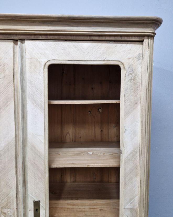 #antyki #bibliotekaantyczna #mebleantyczne #biblioteka #witrynaantyczna #orzech #meblevintage #drewnianabiblioteka #staremeble #stylrustykalny #wnętrzazduszą #renowacjamebli #karkonosze #vintagehome #unikatowemeble