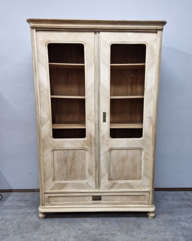 #antyki #bibliotekaantyczna #mebleantyczne #biblioteka #witrynaantyczna #orzech #meblevintage #drewnianabiblioteka #staremeble #stylrustykalny #wnętrzazduszą #renowacjamebli #karkonosze #vintagehome #unikatowemeble