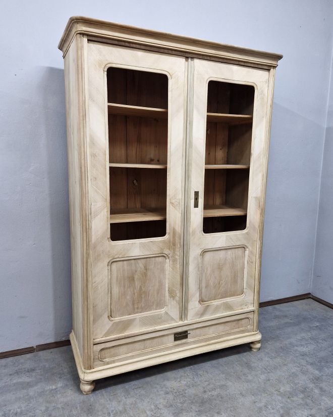 #antyki #bibliotekaantyczna #mebleantyczne #biblioteka #witrynaantyczna #orzech #meblevintage #drewnianabiblioteka #staremeble #stylrustykalny #wnętrzazduszą #renowacjamebli #karkonosze #vintagehome #unikatowemeble