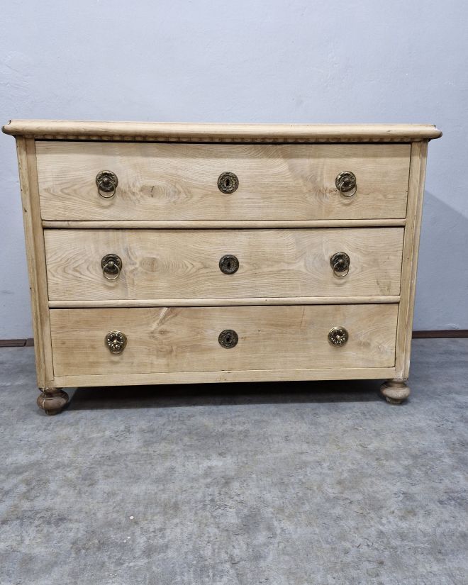 #komodadębowa #meblezduszą #masywdębowy #meblevintage #staremeble #komoda #renowacjamebli #drewnianakomoda #vintagehome #stylrustykalny #ponad100lat #dolnyśląsk #unikatowemeble #wnętrzazduszą #antykizduszą