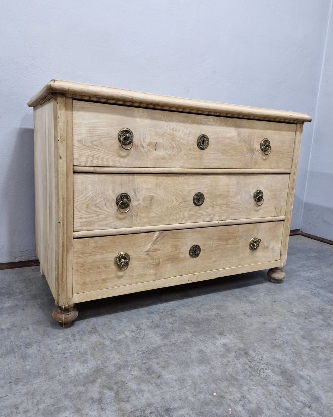 #komodadębowa #meblezduszą #masywdębowy #meblevintage #staremeble #komoda #renowacjamebli #drewnianakomoda #vintagehome #stylrustykalny #ponad100lat #dolnyśląsk #unikatowemeble #wnętrzazduszą #antykizduszą