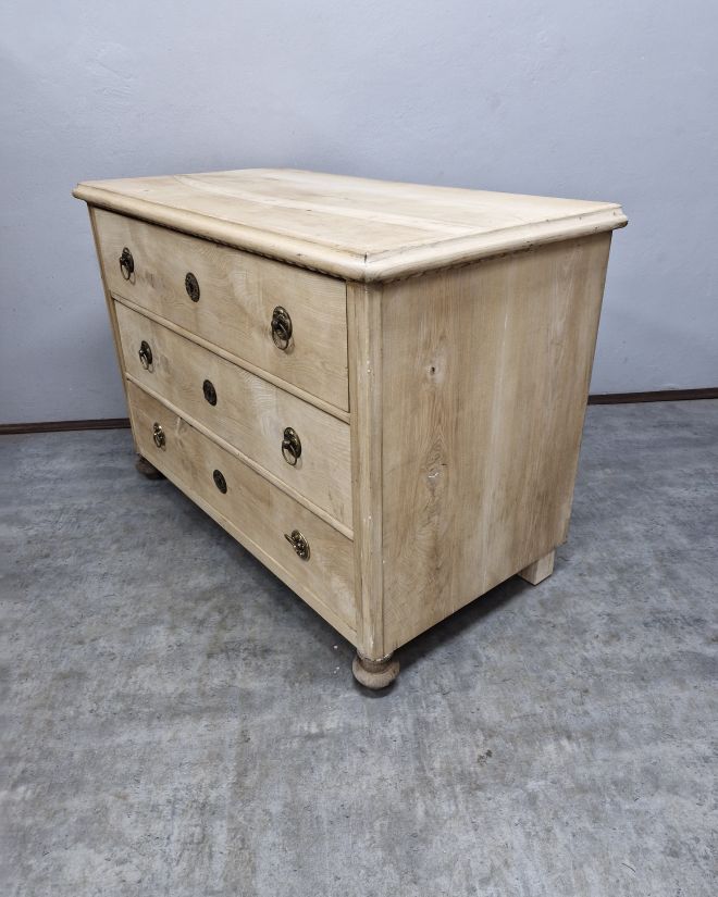 #komodadębowa #meblezduszą #masywdębowy #meblevintage #staremeble #komoda #renowacjamebli #drewnianakomoda #vintagehome #stylrustykalny #ponad100lat #dolnyśląsk #unikatowemeble #wnętrzazduszą #antykizduszą