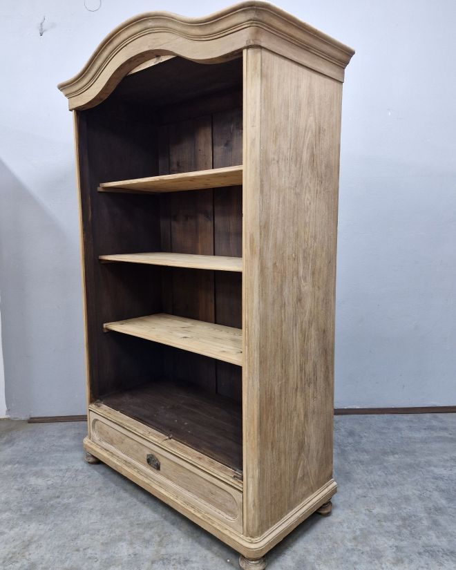 #regał #regałorzechowy #ludwikowski #meblezduszą #mebleantyczne #orzech #staremeble #meblevintage #regałdrewniany #ponad100lat #dolnyśląsk #renowacjamebli #stylklasyczny #stylrustykalny #wnętrzazduszą #unikatowemeble