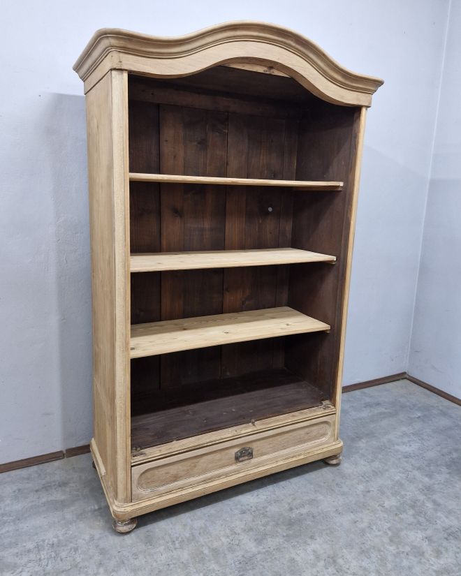 #regał #regałorzechowy #ludwikowski #meblezduszą #mebleantyczne #orzech #staremeble #meblevintage #regałdrewniany #ponad100lat #dolnyśląsk #renowacjamebli #stylklasyczny #stylrustykalny #wnętrzazduszą #unikatowemeble