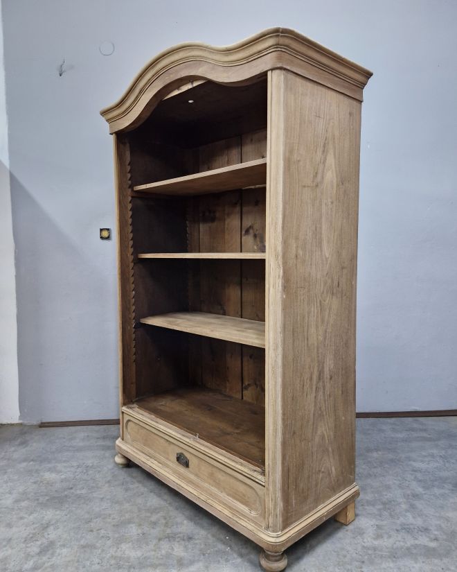 #regał #regałorzechowy #ludwikowski #meblezduszą #mebleantyczne #orzech #staremeble #meblevintage #regałdrewniany #ponad100lat #dolnyśląsk #renowacjamebli #stylklasyczny #stylrustykalny #wnętrzazduszą #unikatowemeble