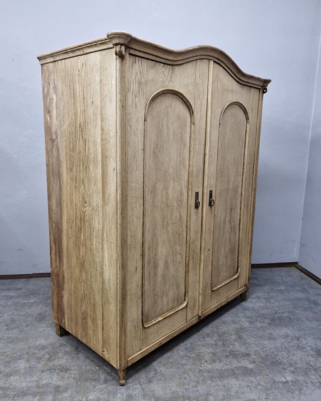 #szafaludwikowska #szafadębowa #szafadrewno #dębowaszafa #meblestylowe #mebleantyczne #meblevintage #staremeble #meblezklasą #drewnianemeble #naturalnedrewno #dębowedrewno #renowacjamebli #odnowionemeble #meblezcharakterem #wnętrzazduszą #klasycznewnętrza 