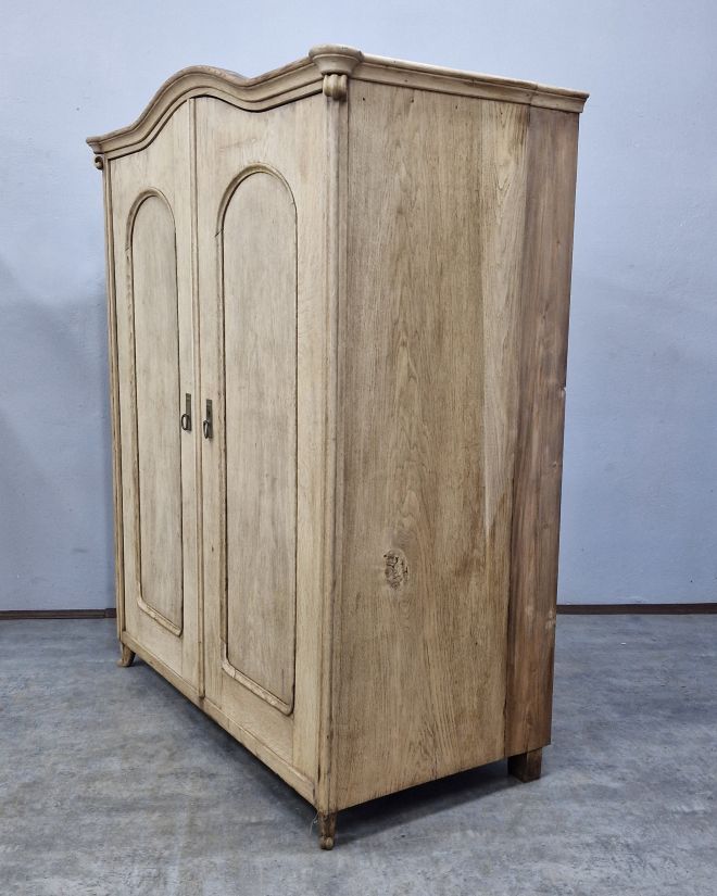 #szafaludwikowska #szafadębowa #szafadrewno #dębowaszafa #meblestylowe #mebleantyczne #meblevintage #staremeble #meblezklasą #drewnianemeble #naturalnedrewno #dębowedrewno #renowacjamebli #odnowionemeble #meblezcharakterem #wnętrzazduszą #klasycznewnętrza 