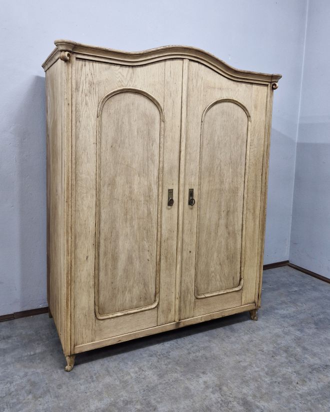 #szafaludwikowska #szafadębowa #szafadrewno #dębowaszafa #meblestylowe #mebleantyczne #meblevintage #staremeble #meblezklasą #drewnianemeble #naturalnedrewno #dębowedrewno #renowacjamebli #odnowionemeble #meblezcharakterem #wnętrzazduszą #klasycznewnętrza 