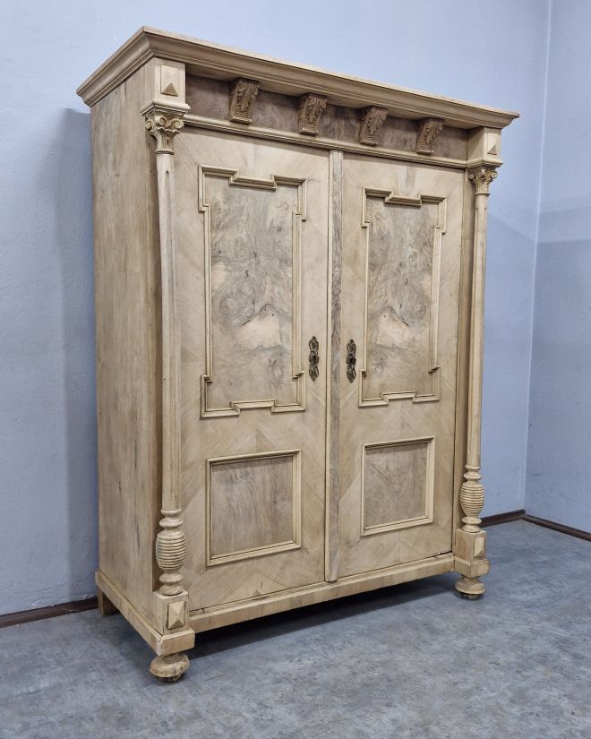 #szafa #orzech #eklektyzm #antyki #dolnyśląsk #meblezduszą #naturalnedrewno #wnętrzazklimatem #vintage #unikat