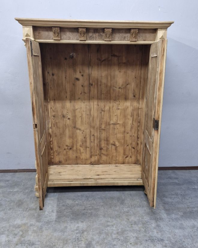 #szafa #orzech #eklektyzm #antyki #dolnyśląsk #meblezduszą #naturalnedrewno #wnętrzazklimatem #vintage #unikat