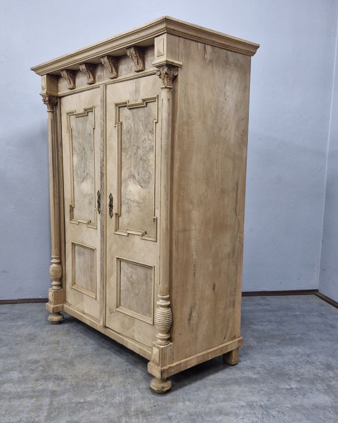 #szafa #orzech #eklektyzm #antyki #dolnyśląsk #meblezduszą #naturalnedrewno #wnętrzazklimatem #vintage #unikat