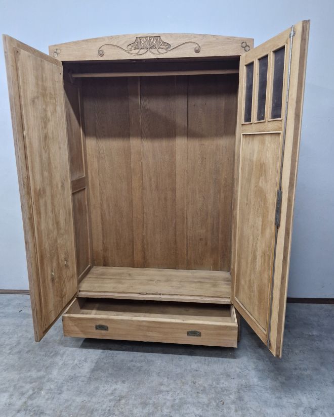 #szafasecesyjna #szafaorzechowa #meblestylowe #antyki #mebleantyczne #meblevintage #secesja #drewnianemeble #staremeble #renowacjamebli #meblezcharakterem #orzech #fazowanemlustro #vintagestyle #interiordesign