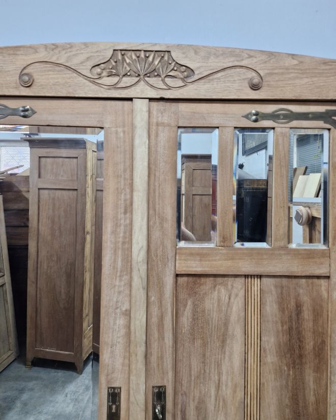 #szafasecesyjna #szafaorzechowa #meblestylowe #antyki #mebleantyczne #meblevintage #secesja #drewnianemeble #staremeble #renowacjamebli #meblezcharakterem #orzech #fazowanemlustro #vintagestyle #interiordesign
