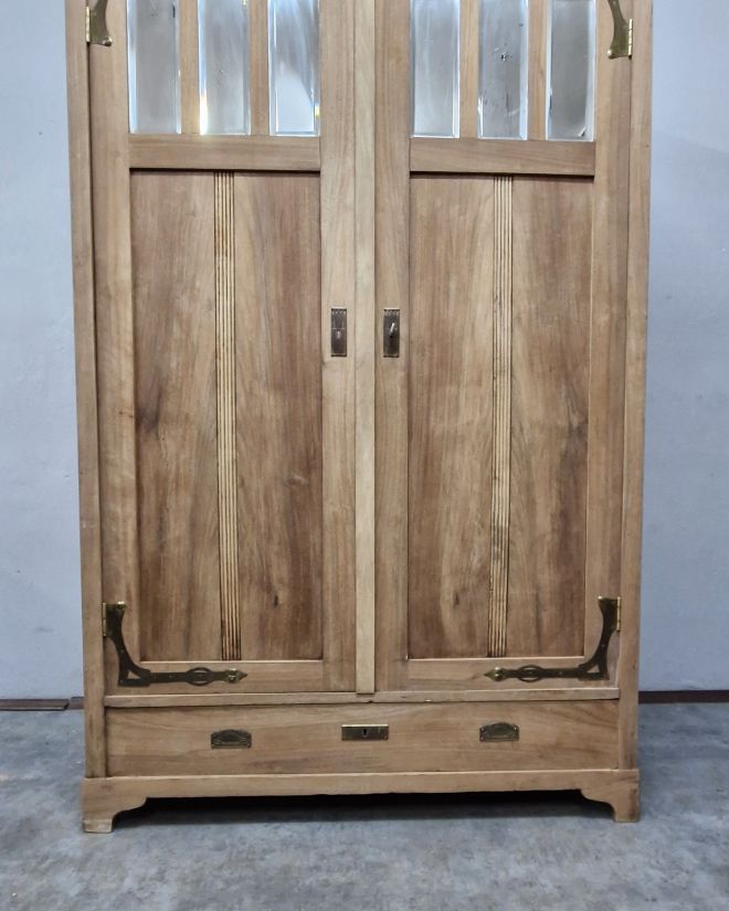 #szafasecesyjna #szafaorzechowa #mebleorzechowe #secesja #antyki #mebleantyczne #meblevintage #staremeble #snycerka #oryginalneokucia #fazowanemlustro #drewnianemeble #renowacjamebli #meblezcharakterem #vintageinterior