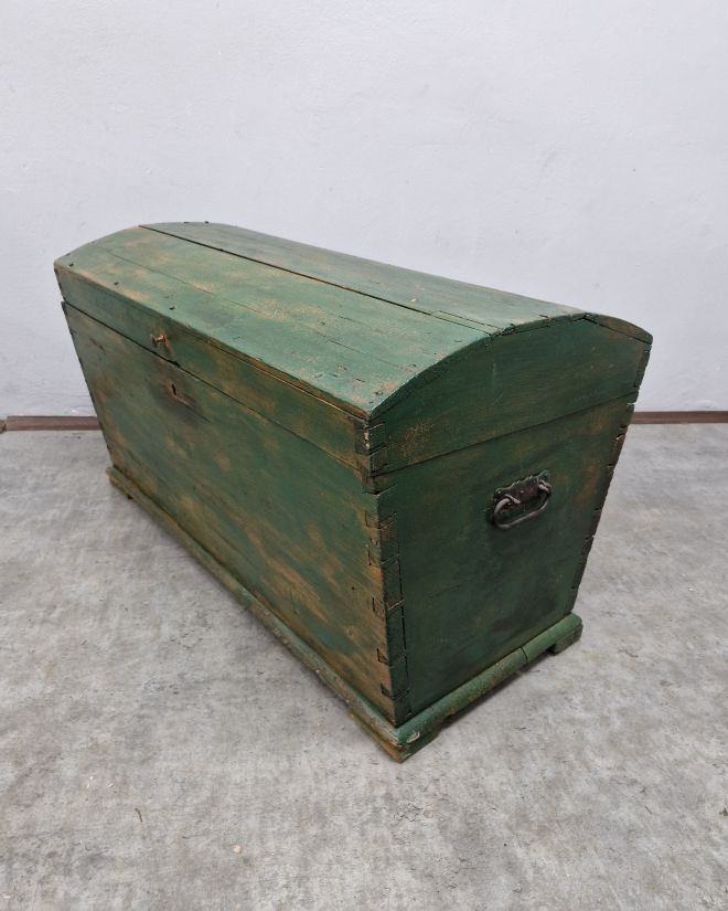   #kufer #kuferrustykalny #starykufer #kuferdrewniany #meblezpasją #meblezcharakterem #meblezklimatem #meblevintage #vintagefurniture #rustykalnewnętrza #rustykalnydom #stylvintage #stylrustykalny #stylfolk #bohointerior #eklektycznewnętrza #staremeble #antyki #dolnyslask #polskimeble #drewnomeble #patyna #starydrewno #wnetrzezcharakterem  