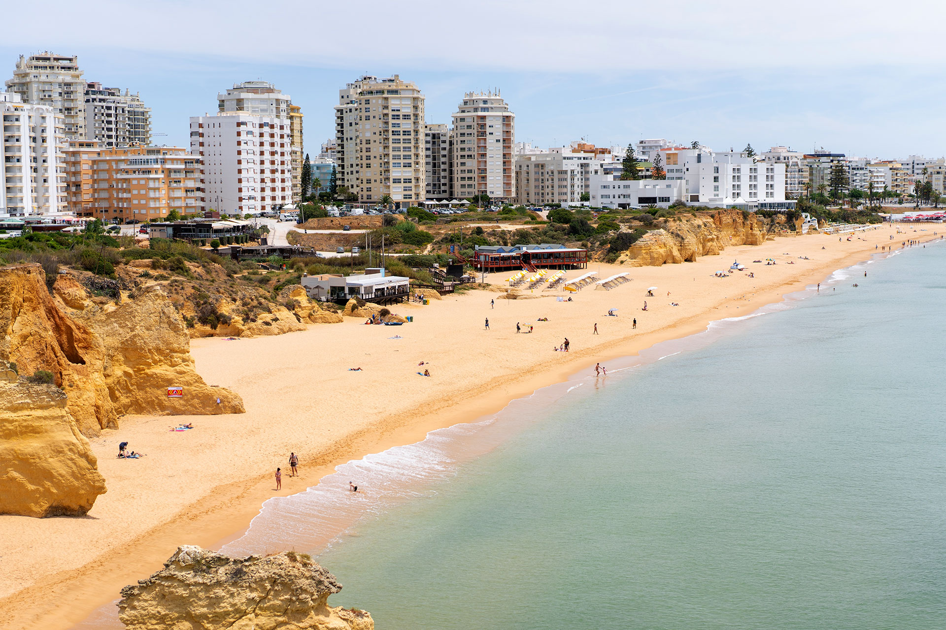 Highrise apartments overlooking the beach and ocean in Armação de Pêra