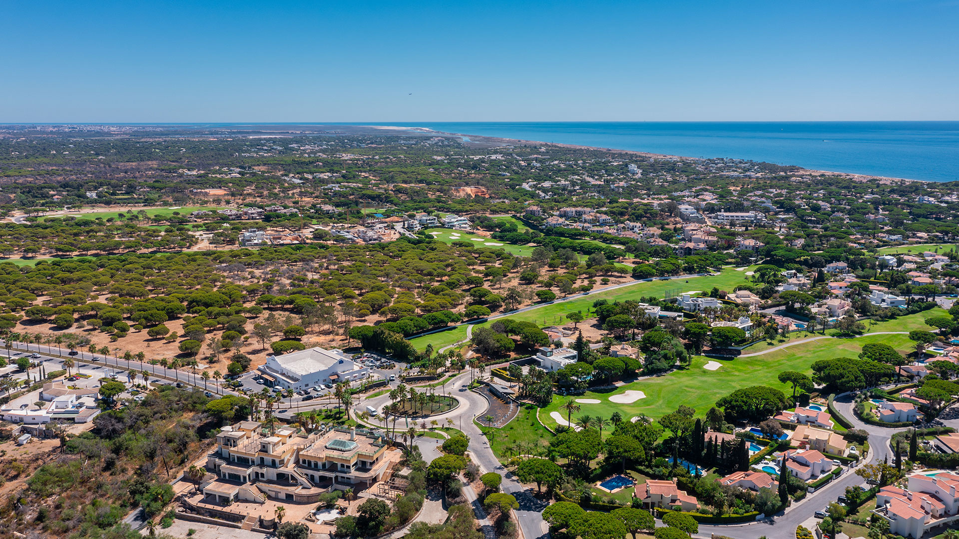 Vale do Lobo blends perfect golf courses and high-end property with stunning ocean views