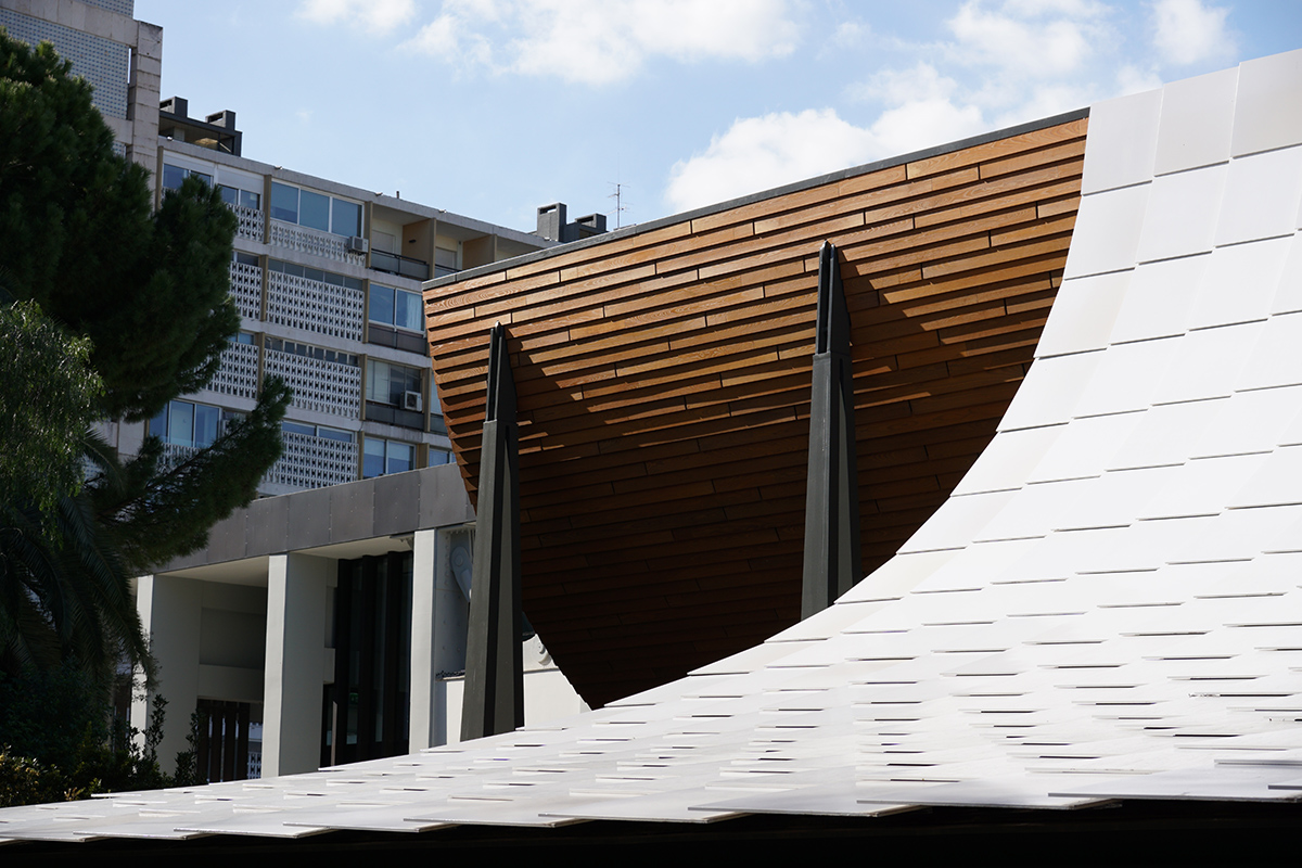 Modern exterior and entrance of the Gulbenkian CAM in Lisbon, Portugal