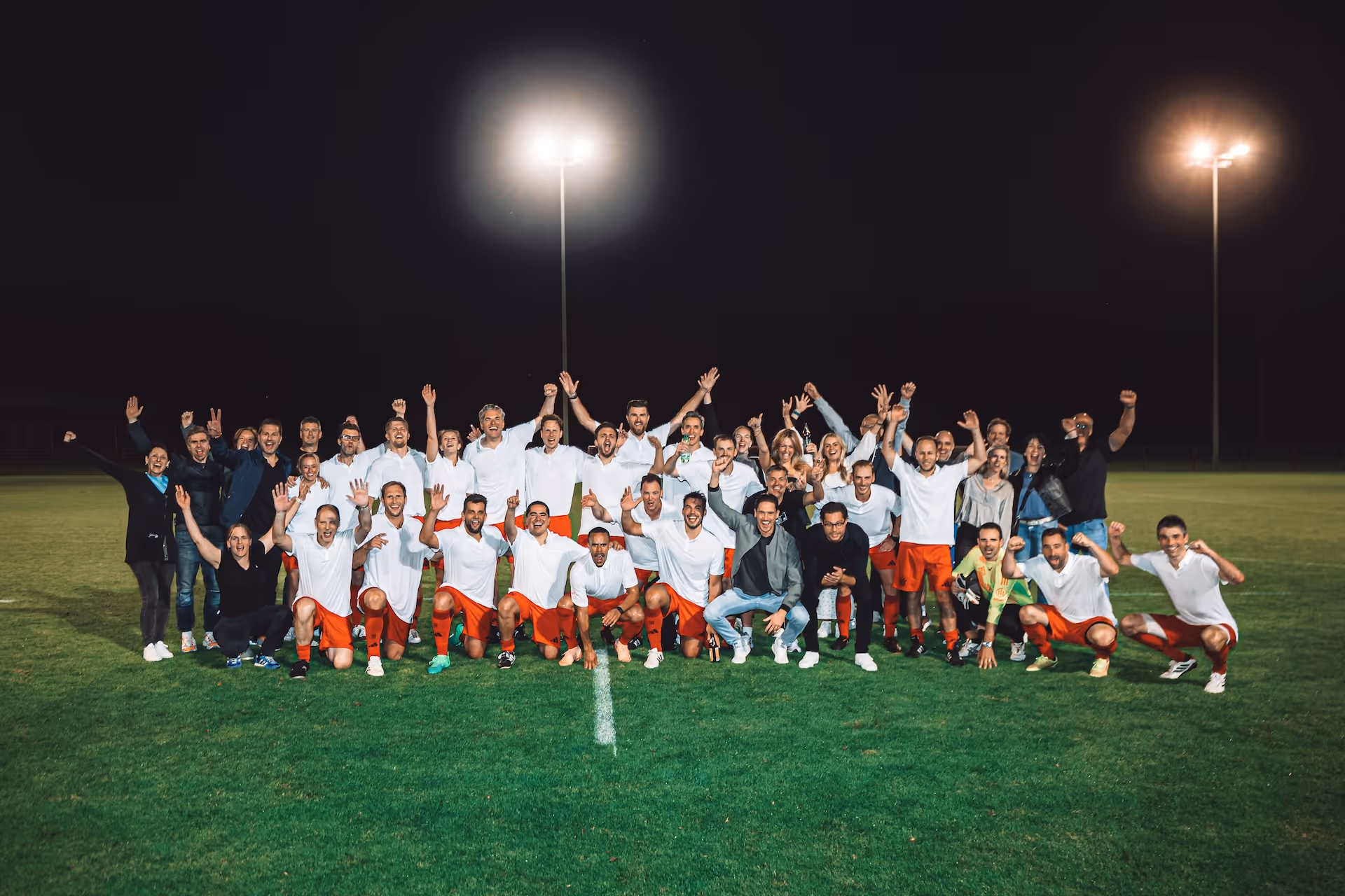Fussballspiel gegen die Belegschaftsmannschaft an der Säbener Straße in München