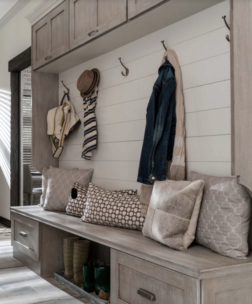 Custom built foyer with a couch and pillows