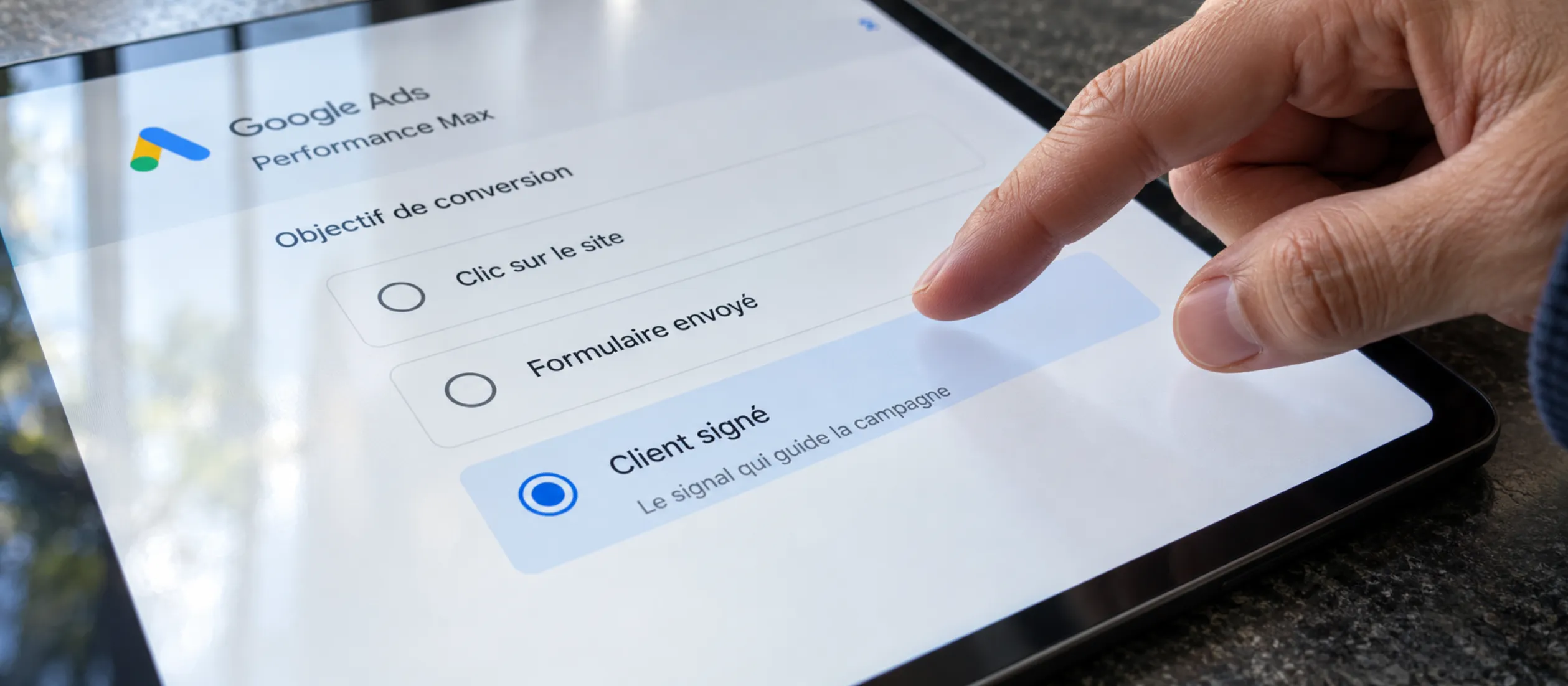 Écran de campagne Performance Max avec le choix de l'objectif de conversion : clic sur le site, formulaire envoyé ou client signé, le signal qui guide la campagne