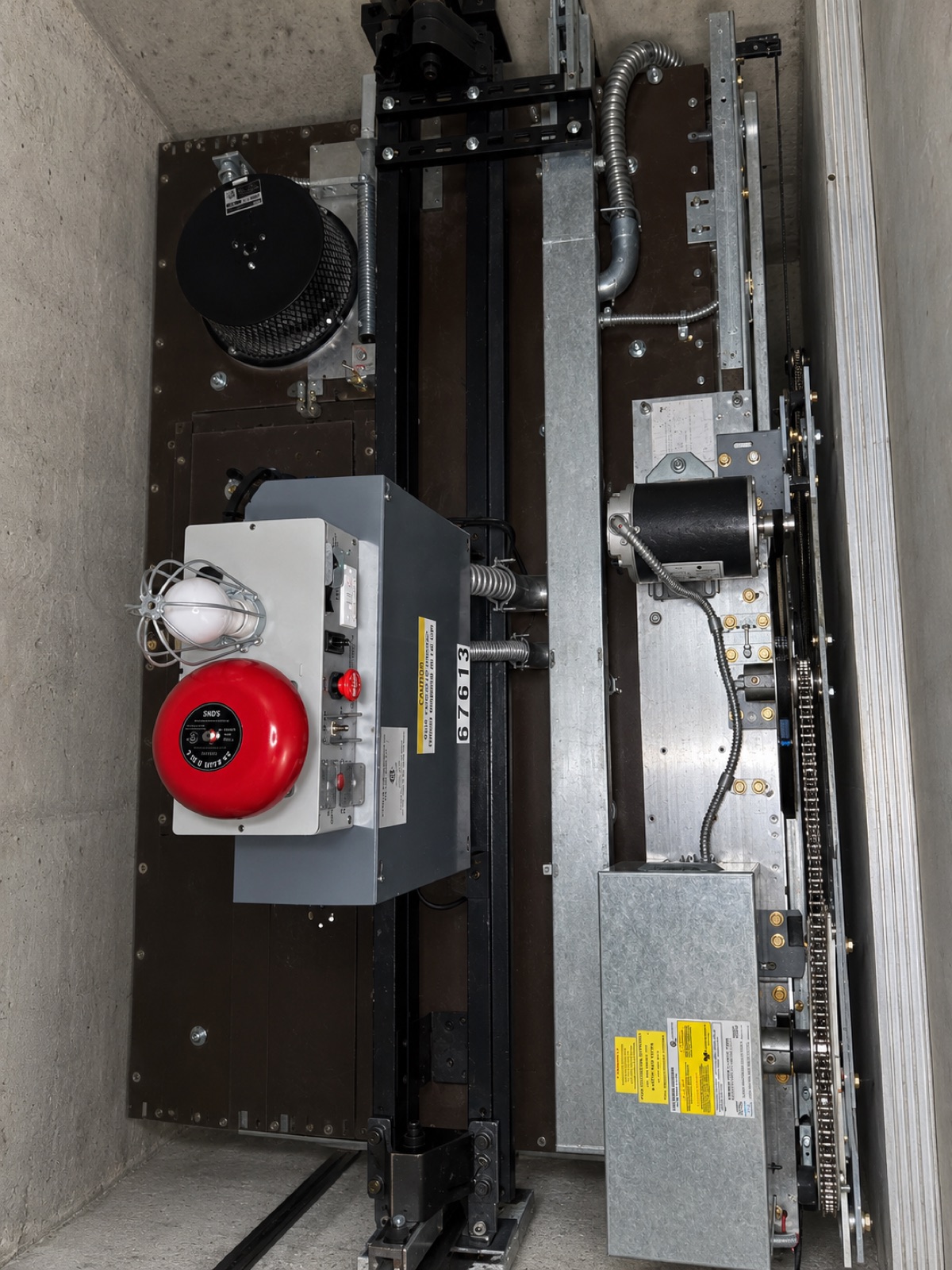 Elevator car top with the alarm bell and controls at Girosol Corporation Office