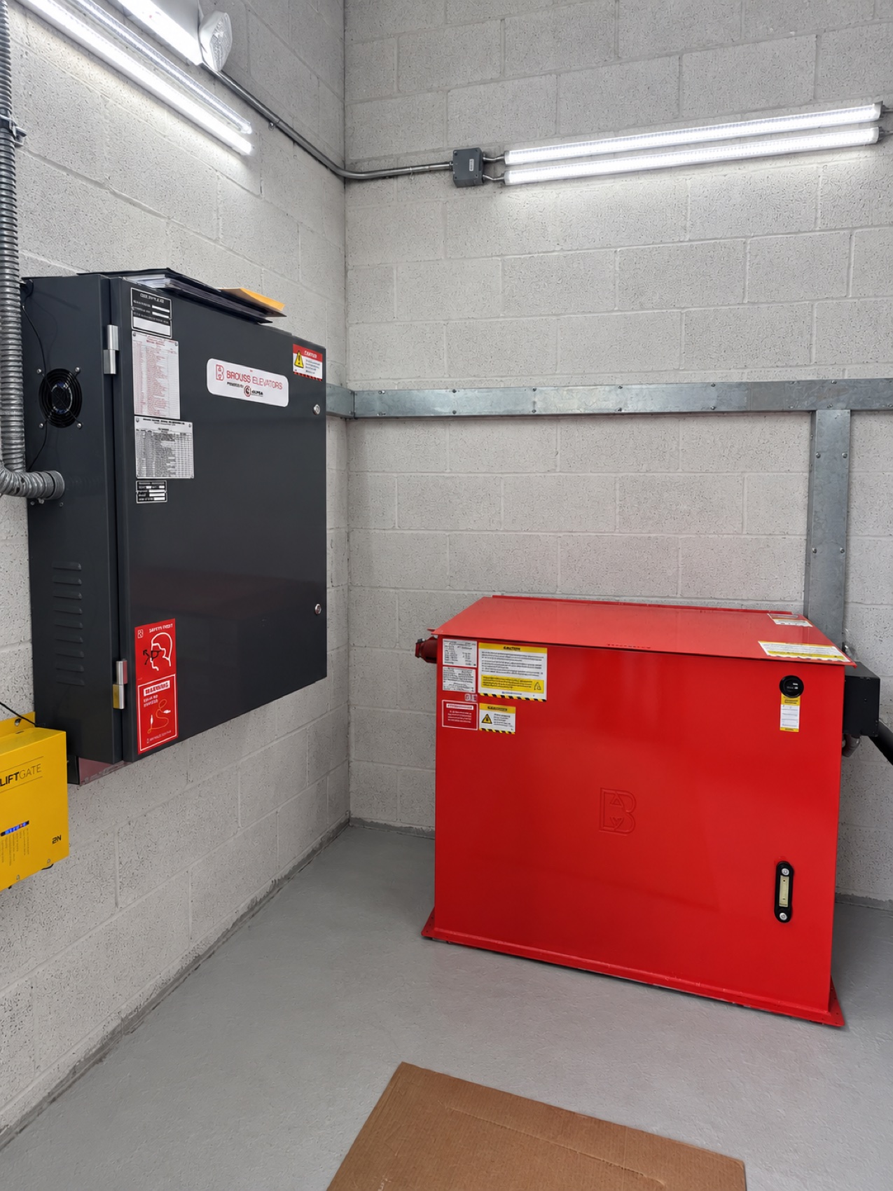 Machine room with the new Brouss control cabinet and the new red hydraulic power unit