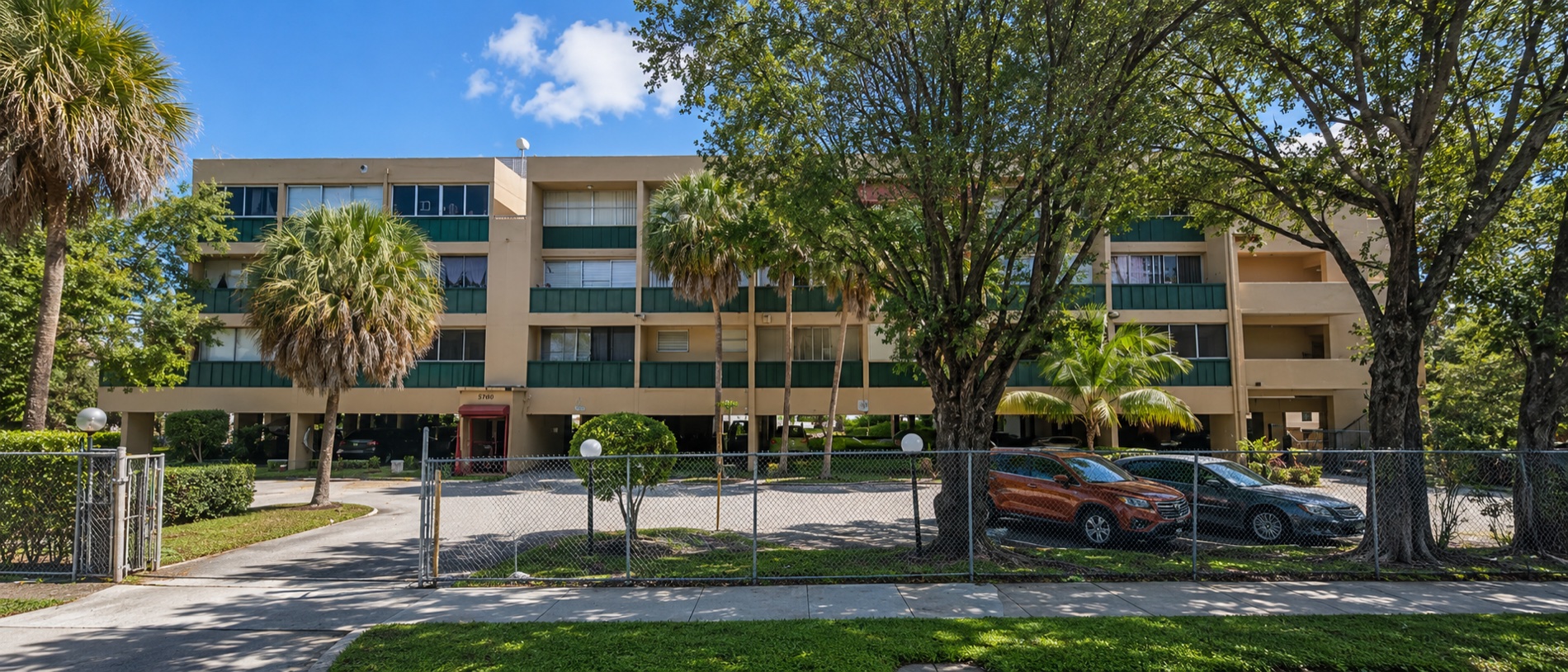 Trianon Park Condominium