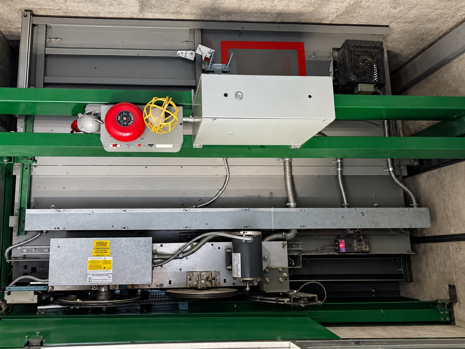Car top equipment at Milam 25 in Miami, with the door operator, alarm bell, emergency light and inspection station