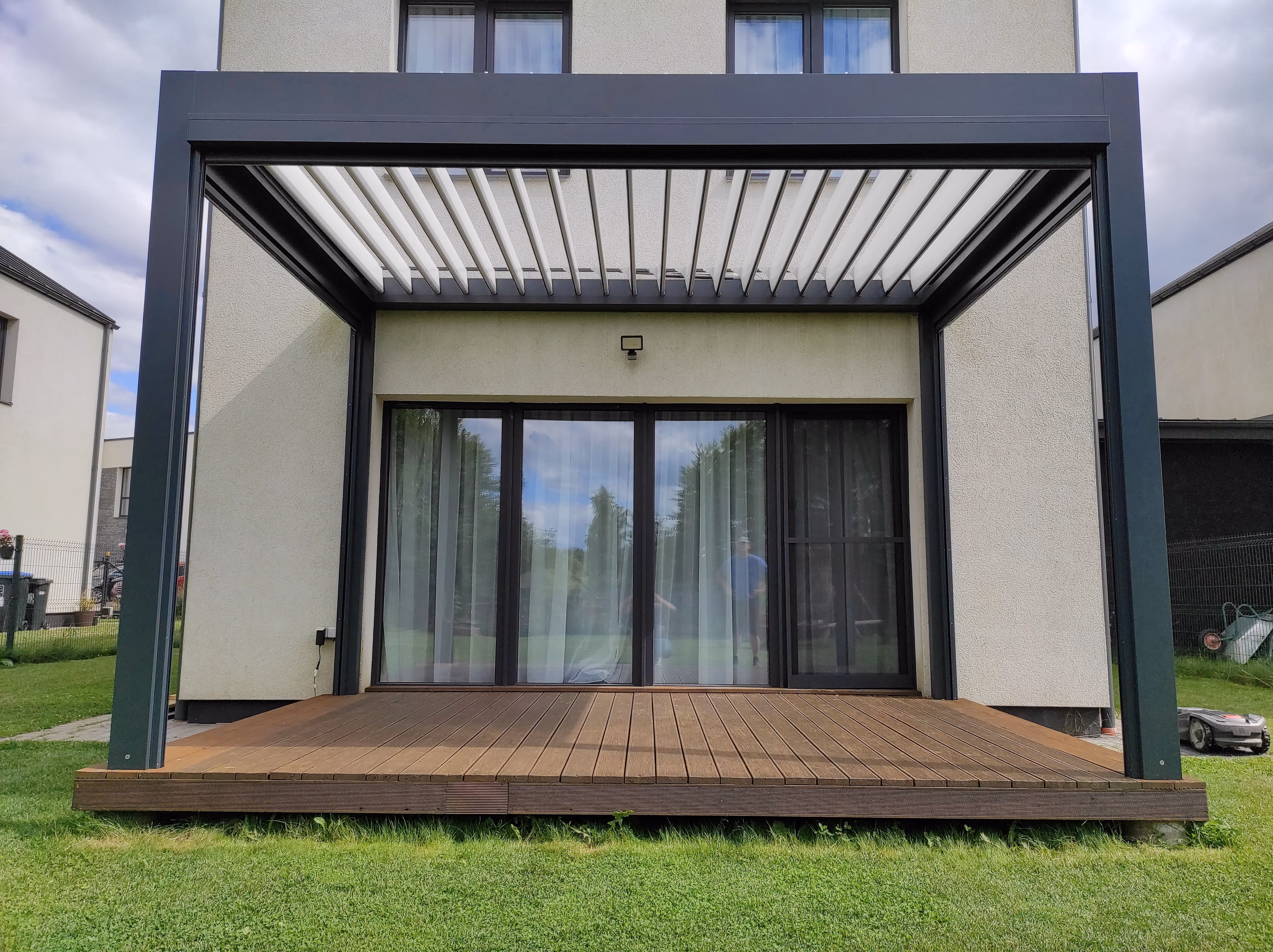 [background image] image of temple gardens (for a hindu temple)