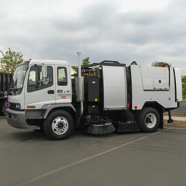 Schwarze A8000 street sweeper.